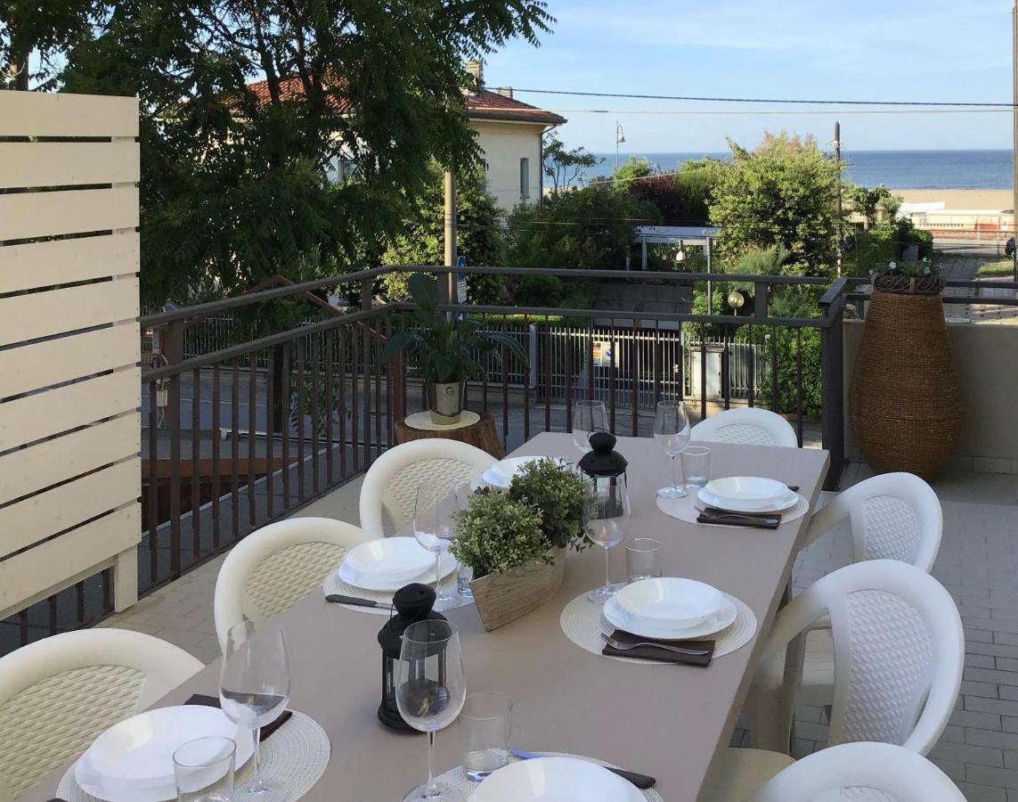 Stella Di Mare Apartment Rimini Bagian luar foto