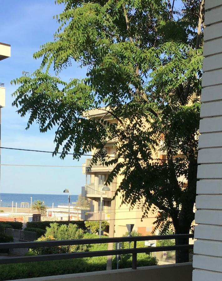 Stella Di Mare Apartment Rimini Bagian luar foto