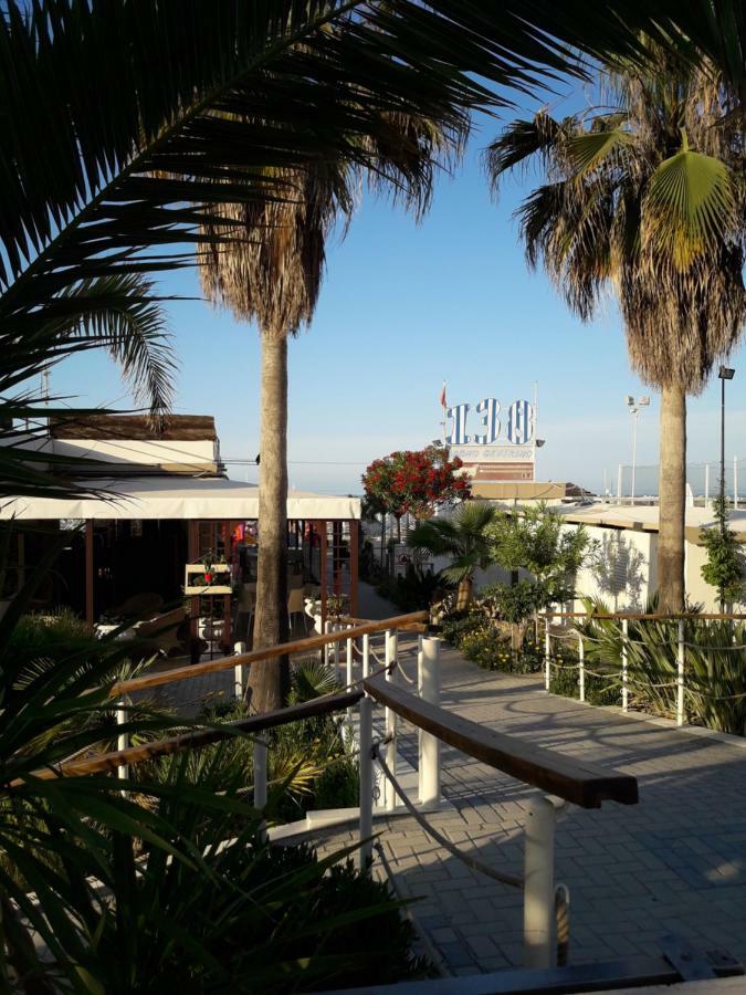 Stella Di Mare Apartment Rimini Bagian luar foto