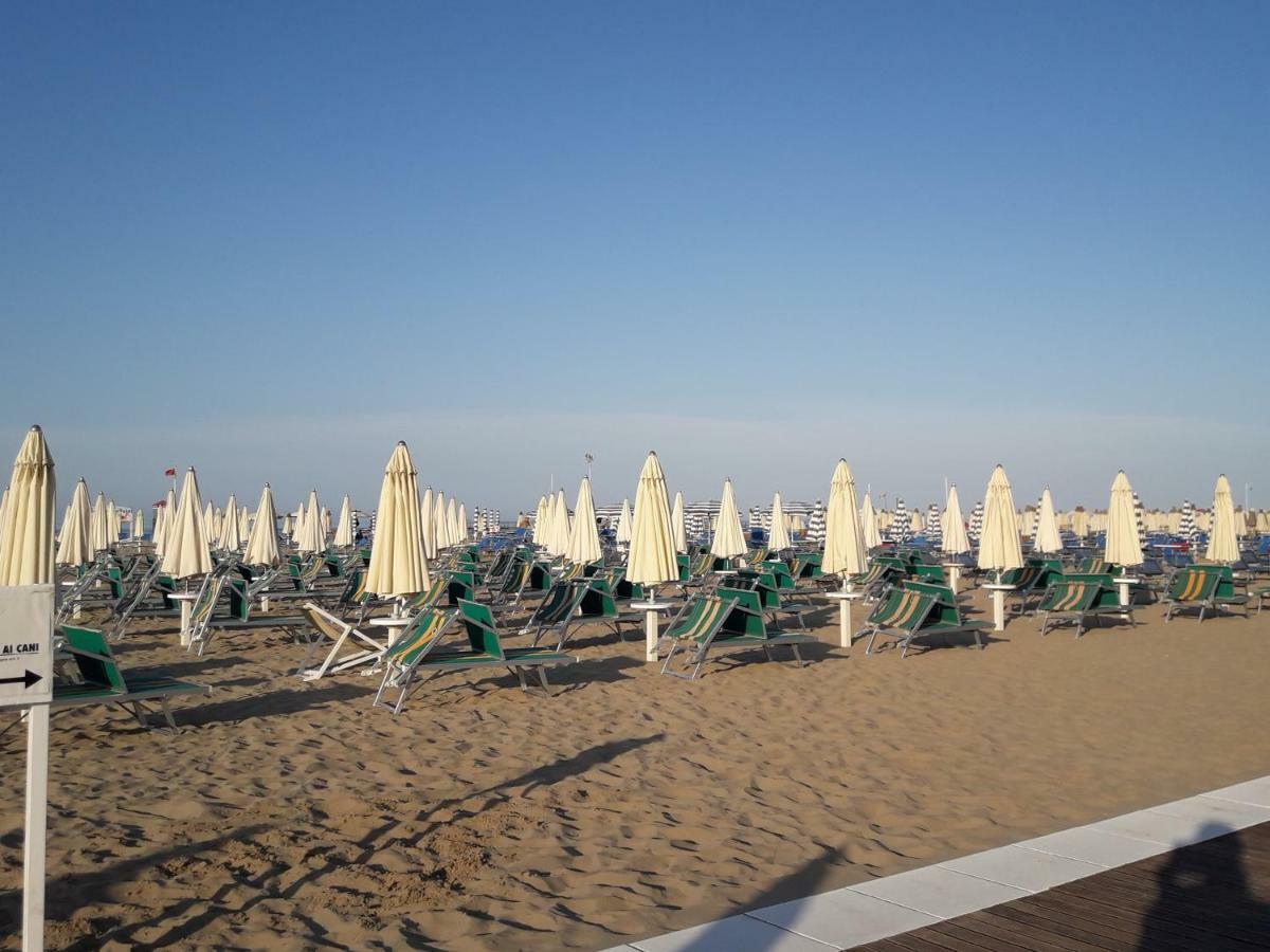 Stella Di Mare Apartment Rimini Bagian luar foto