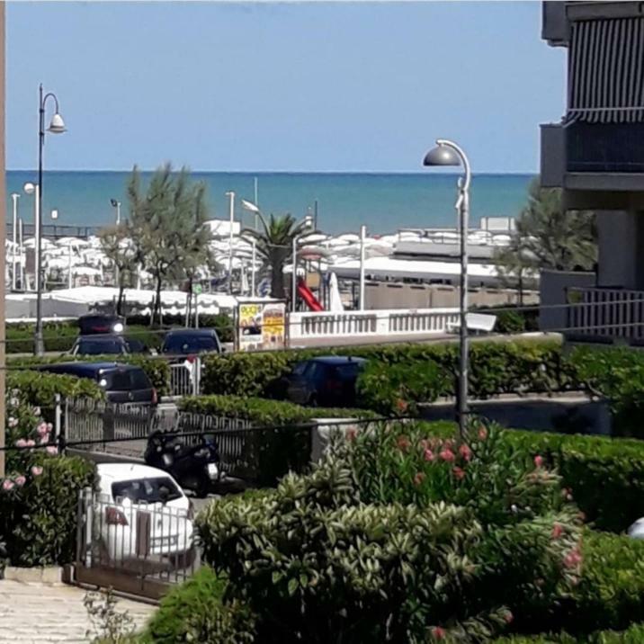 Stella Di Mare Apartment Rimini Bagian luar foto
