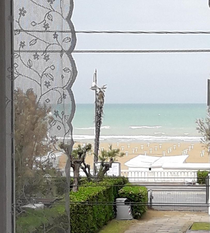 Stella Di Mare Apartment Rimini Bagian luar foto